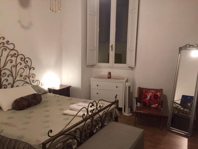 Double Large Room In Santo Spirito Oltrarno フィレンツェ エクステリア 写真
