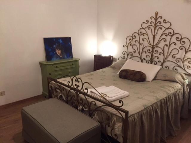 Double Large Room In Santo Spirito Oltrarno フィレンツェ エクステリア 写真